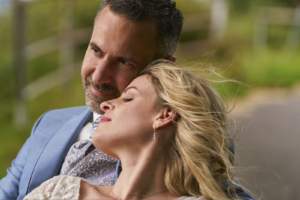 Das Brautpaar ist ganz entspannt und muss nichts leisten. Das sind die Momente, die ich als Hochzeitsfotograf schaffe, damit diese Momente für die Ewigkeit entstehen