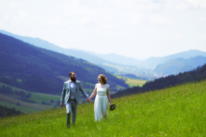 Ein romantisches Paarshooting auf den Bergen. Das sind die besonderen Orte, die ich für euch als Hochzeitsfotograf in Freiburg entdecke und sehr liebe