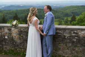 Auf Schloss Bürgern habe ich als Hochzeitsfotograf aus Freiburg eine wunderbare freie Trauung begleitet
