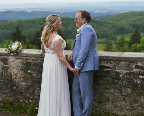 Auf Schloss Bürgern habe ich als Hochzeitsfotograf aus Freiburg eine wunderbare freie Trauung begleitet