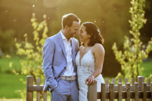 Das Brautpaar ist ganz entspannt und muss nichts leisten. Das sind die Momente, die ich als Hochzeitsfotograf schaffe, damit diese Momente für die Ewigkeit entstehen